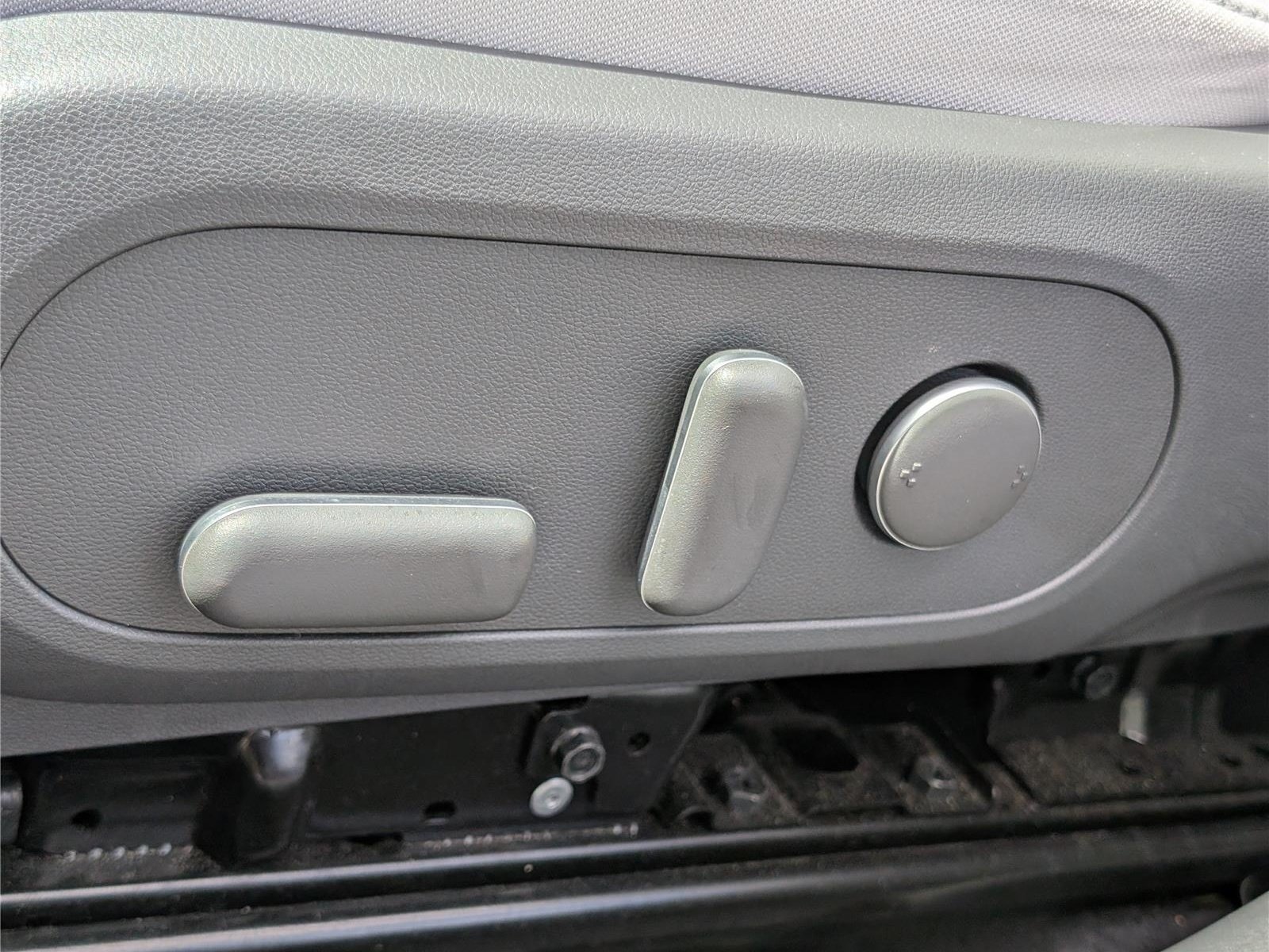 Used 2024 Hyundai Kona SEL AWD/4WD image 19
