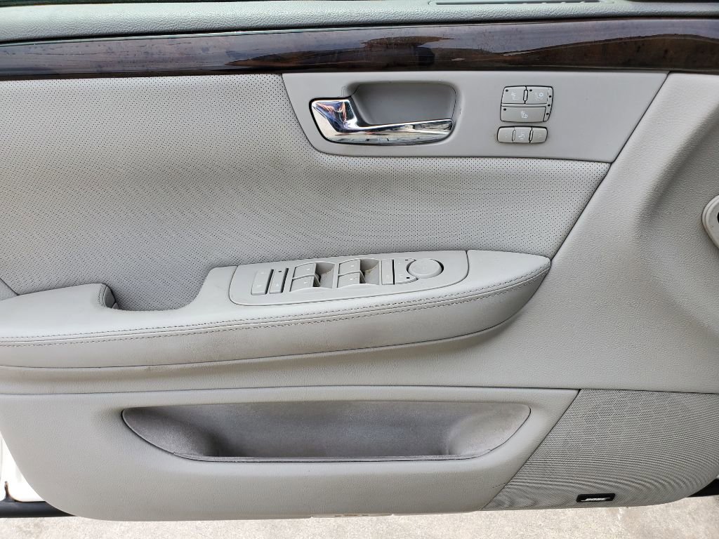 Used 2011 Cadillac DTS Premium FWD image 14