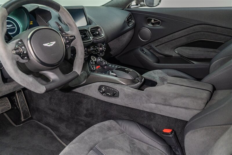 Used 2023 Aston Martin V8 Vantage Coupe RWD image 64