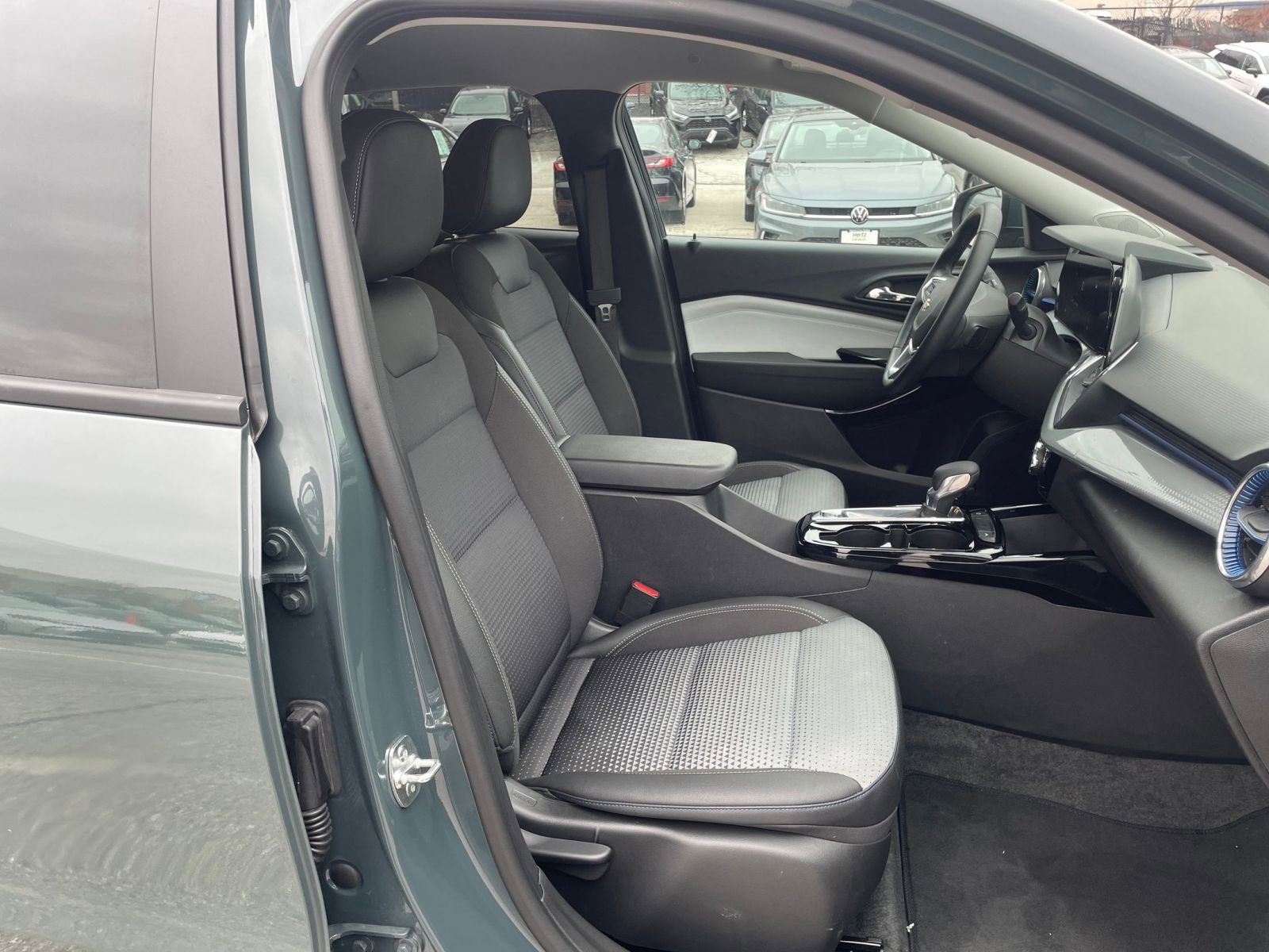 Used 2025 Chevrolet Trax LT w/ LT Convenience Package image 34