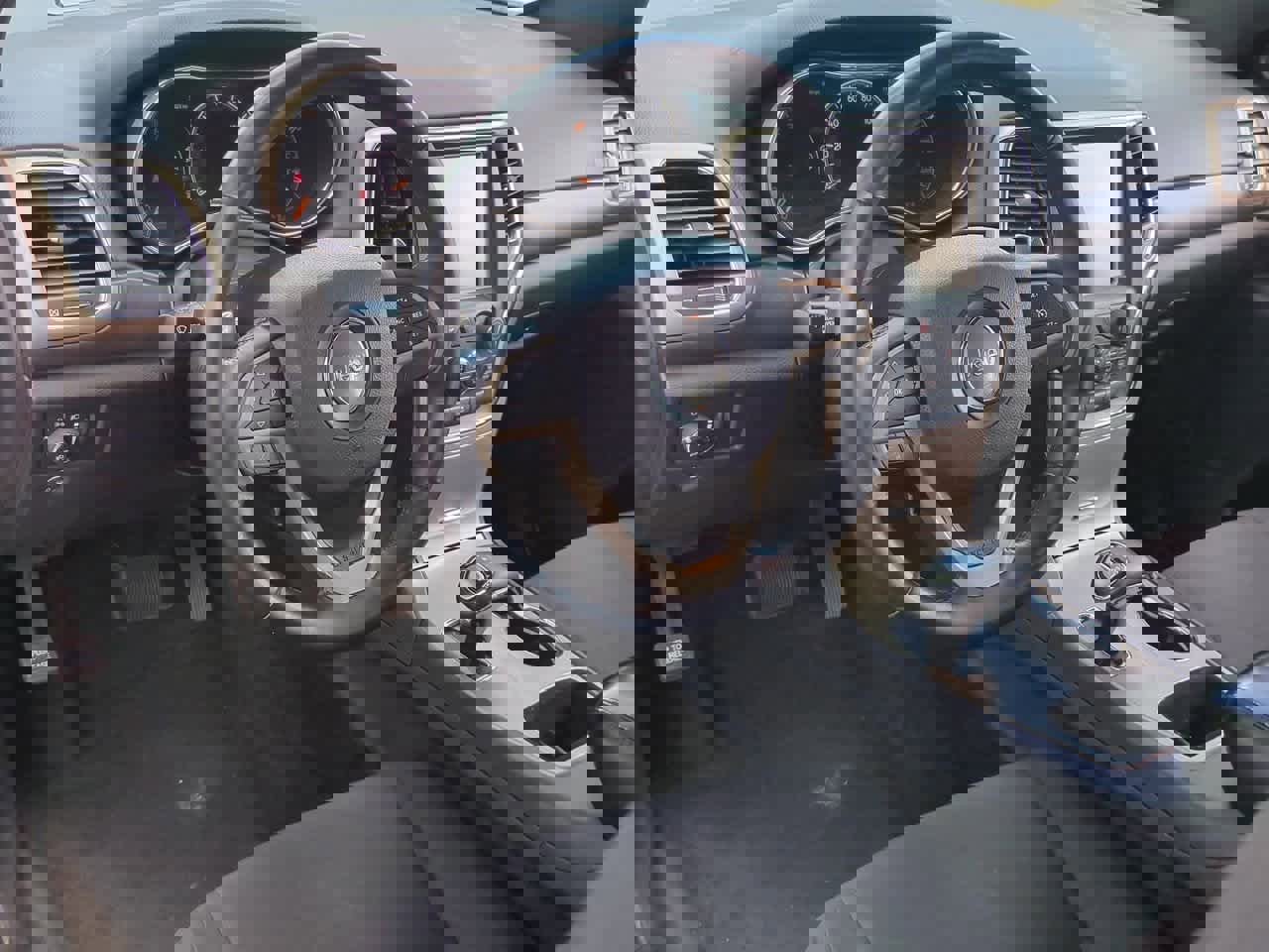 Used 2015 Jeep Grand Cherokee Laredo w/ Quick Order Package 23E image 10