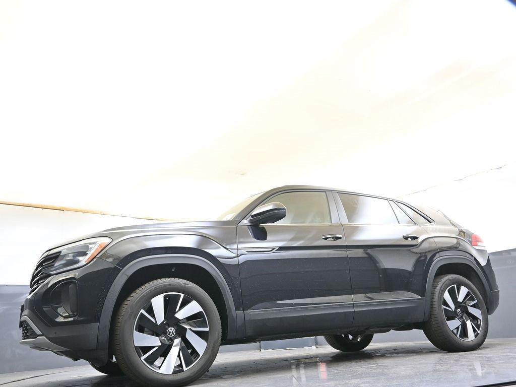 Used 2025 Volkswagen Atlas Cross Sport SE image 30