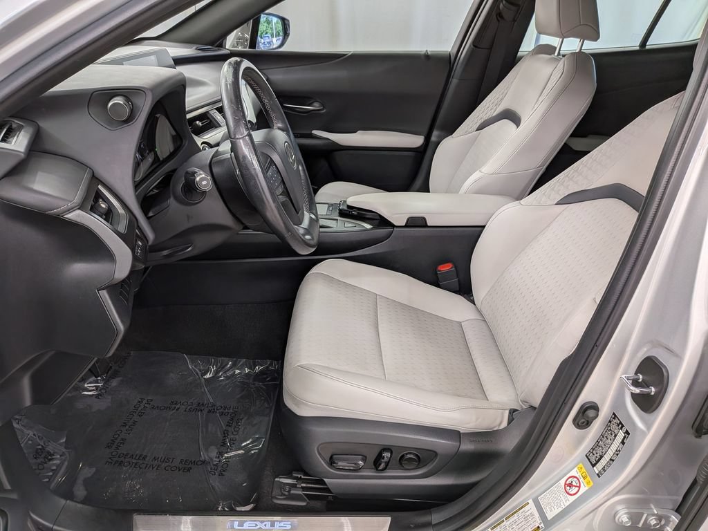 Used 2019 Lexus UX 200 w/ Accessory Package FWD image 14