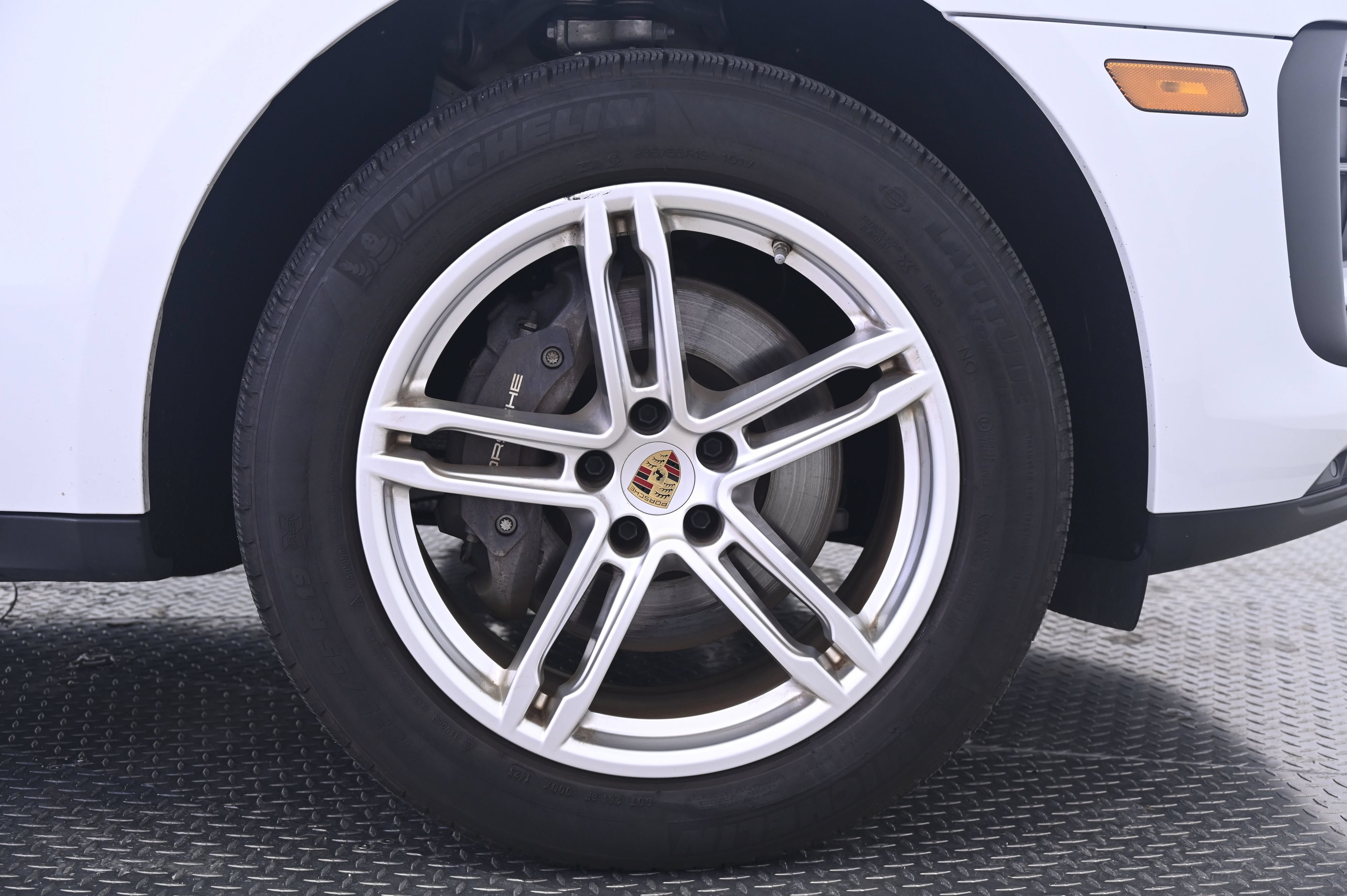 Certified 2023 Porsche Macan AWD/4WD image 14