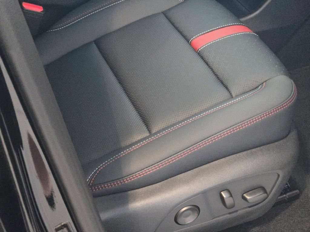 New 2026 Chevrolet Traverse RS w/ LPO, Floor Liner Package AWD/4WD image 7