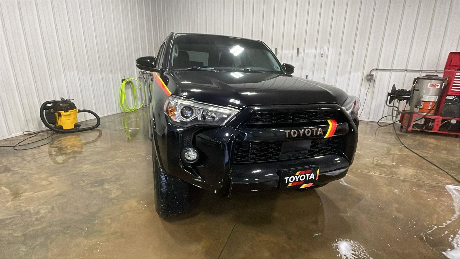 Used 2023 Toyota 4Runner 40th Anniversary SE image 3