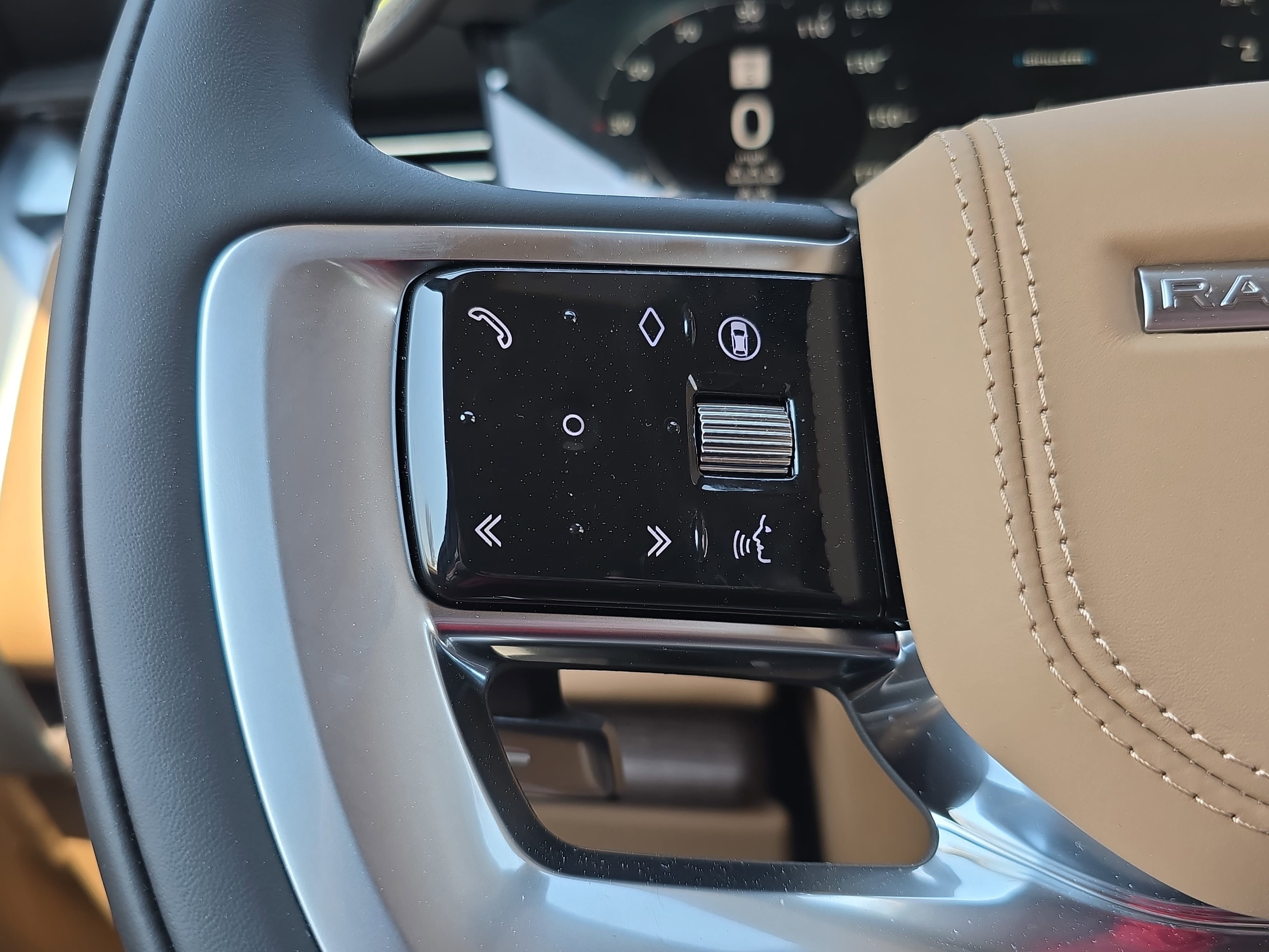 New 2026 Land Rover Range Rover Long Wheelbase SE AWD/4WD image 18