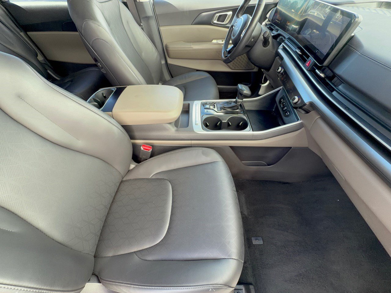 Used 2026 Kia Carnival FWD image 30