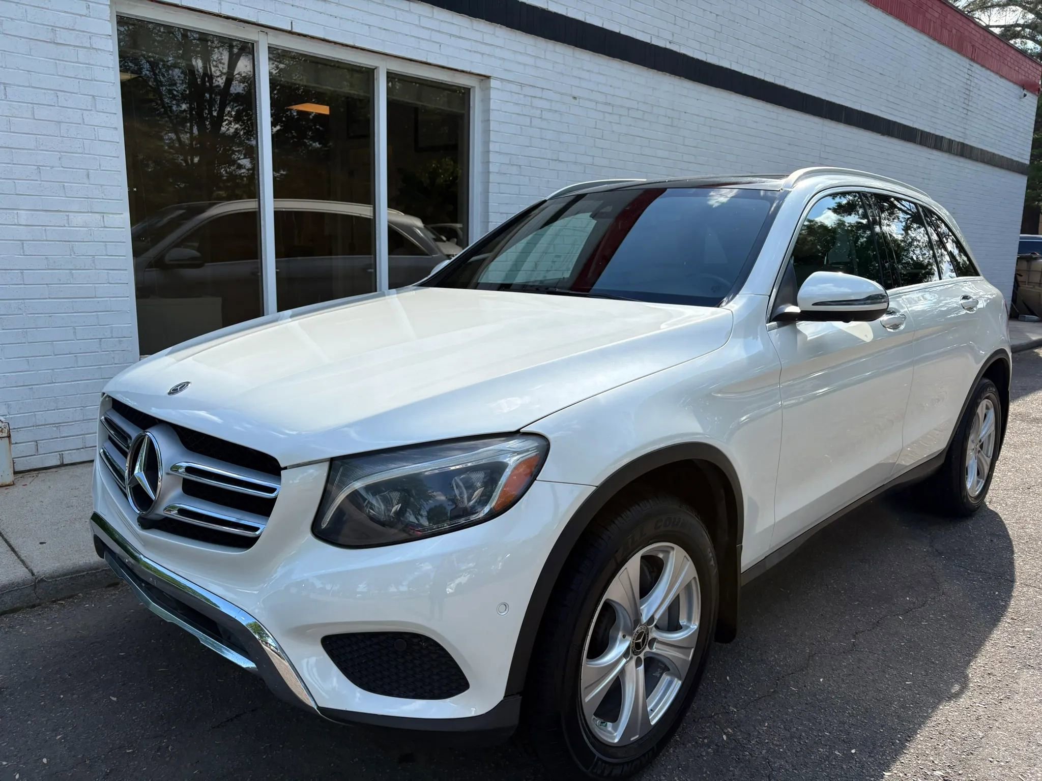 Used 2018 Mercedes-Benz GLC 300 4MATIC image 2