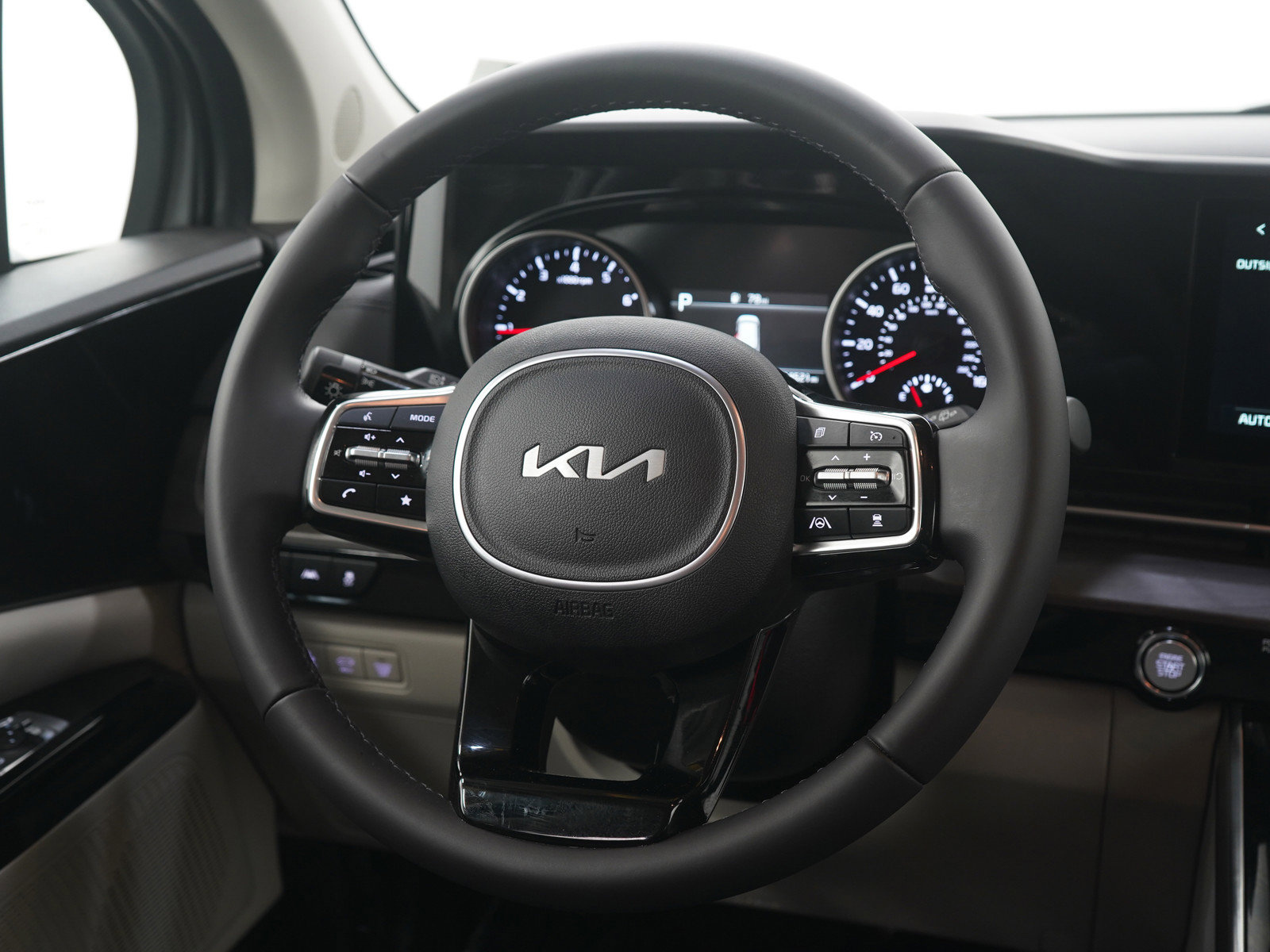 Used 2024 Kia Carnival EX image 18