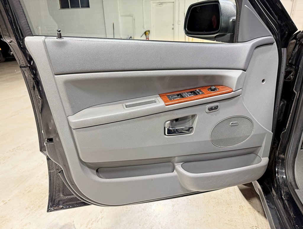 Used 2007 Jeep Grand Cherokee Limited image 29