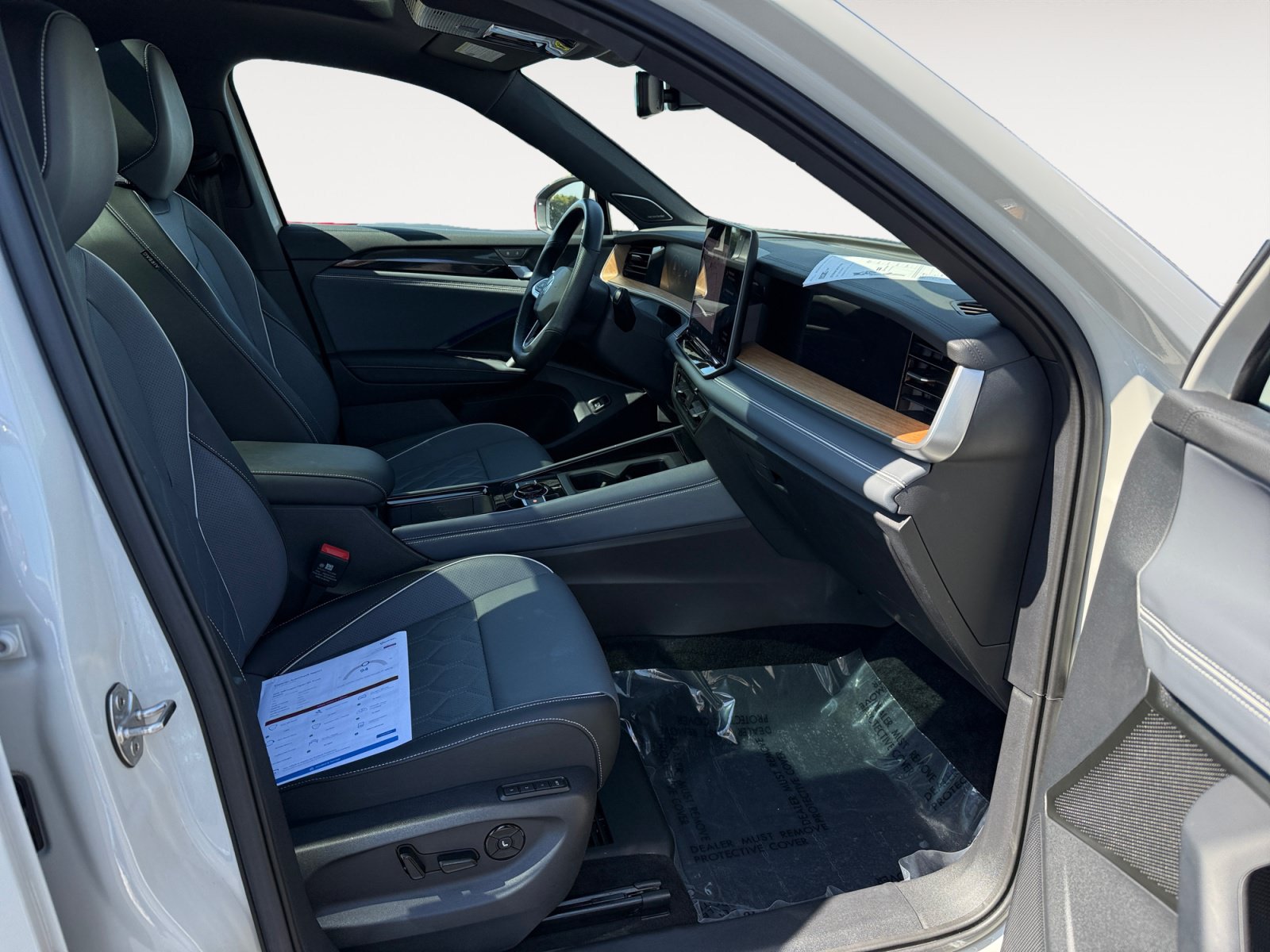 Certified 2025 Volkswagen Tiguan SEL R-Line AWD/4WD image 19