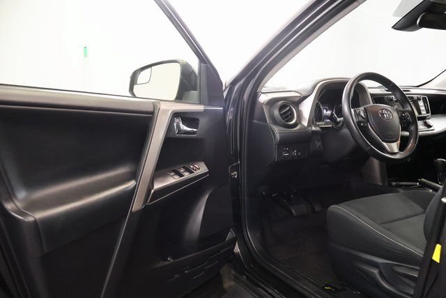 Used 2018 Toyota RAV4 XLE AWD/4WD image 8