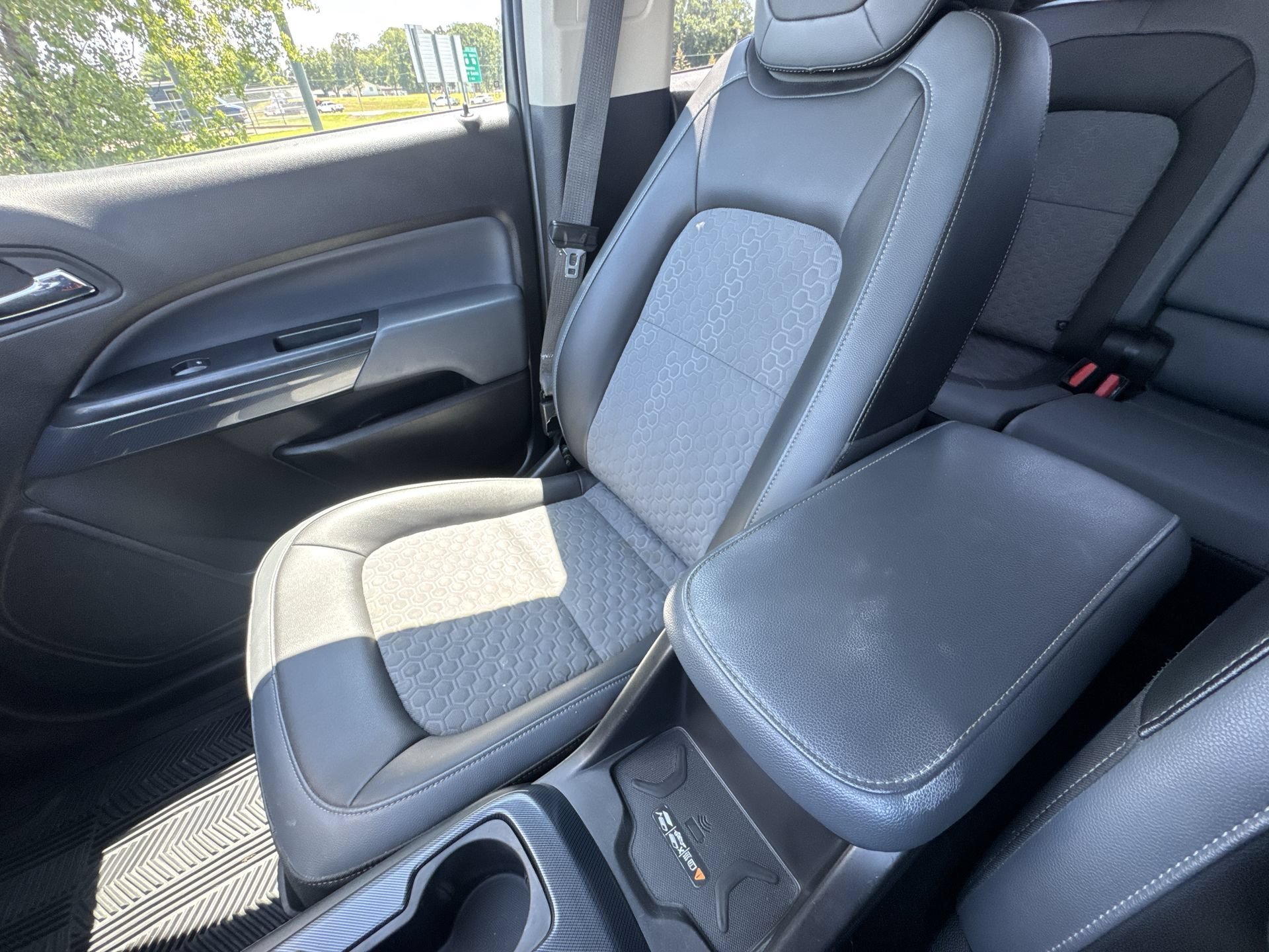 Used 2021 Chevrolet Colorado Z71 AWD/4WD image 20