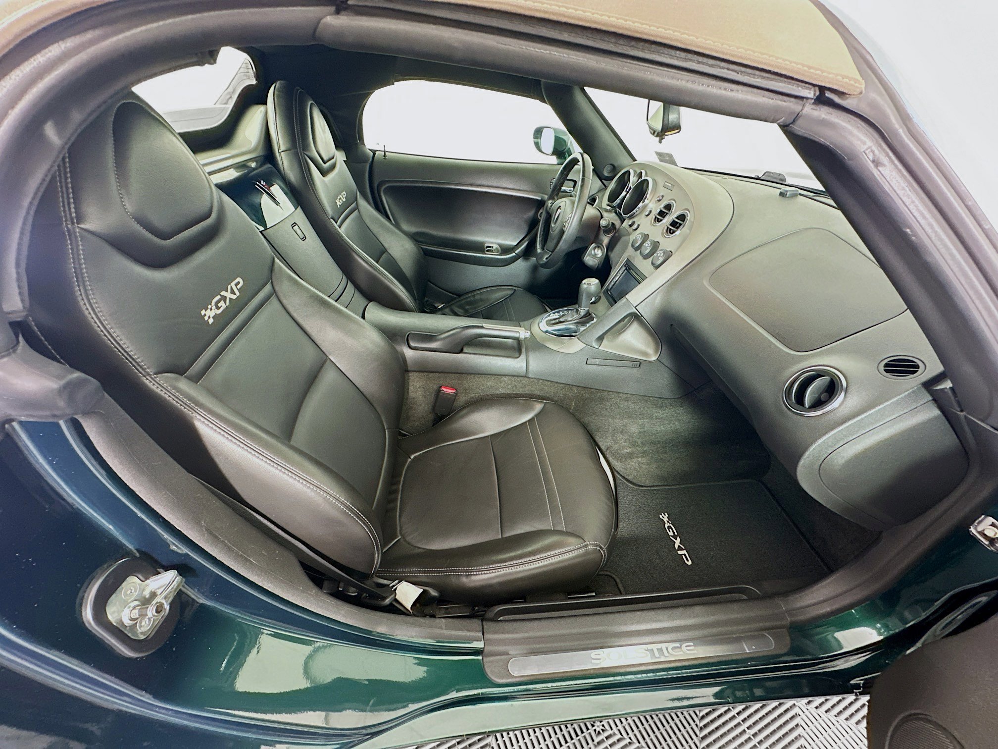 Used 2008 Pontiac Solstice GXP w/ Premium Package image 27