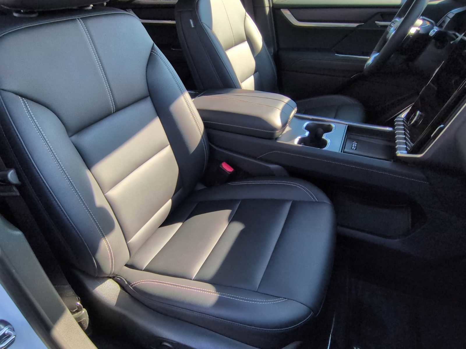 Used 2024 GMC Acadia Elevation image 22