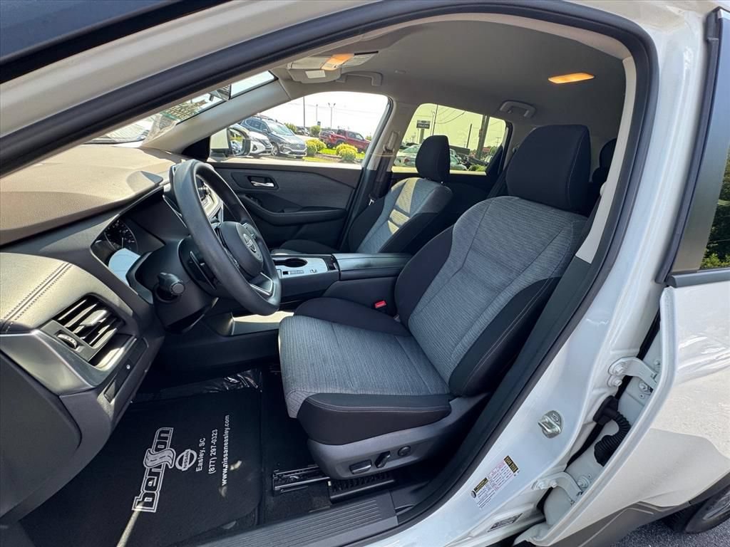 Certified 2023 Nissan Rogue SV FWD image 16