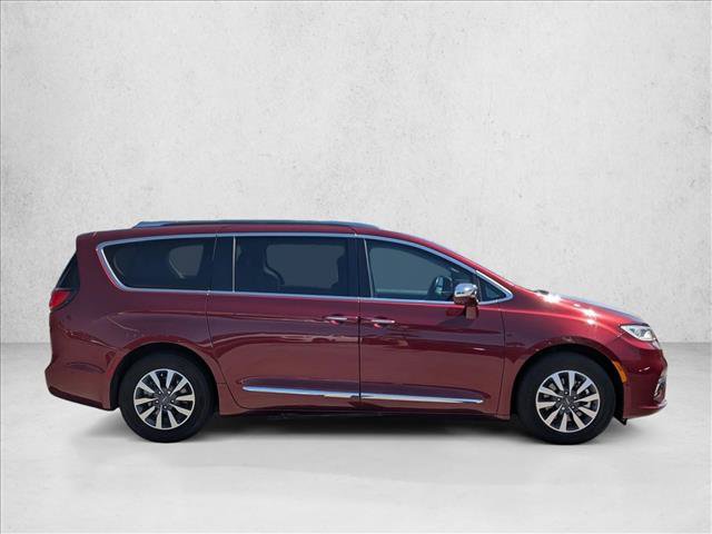 Used 2021 Chrysler Pacifica Limited w/ Premium & Safety Sphere Group FWD image 4