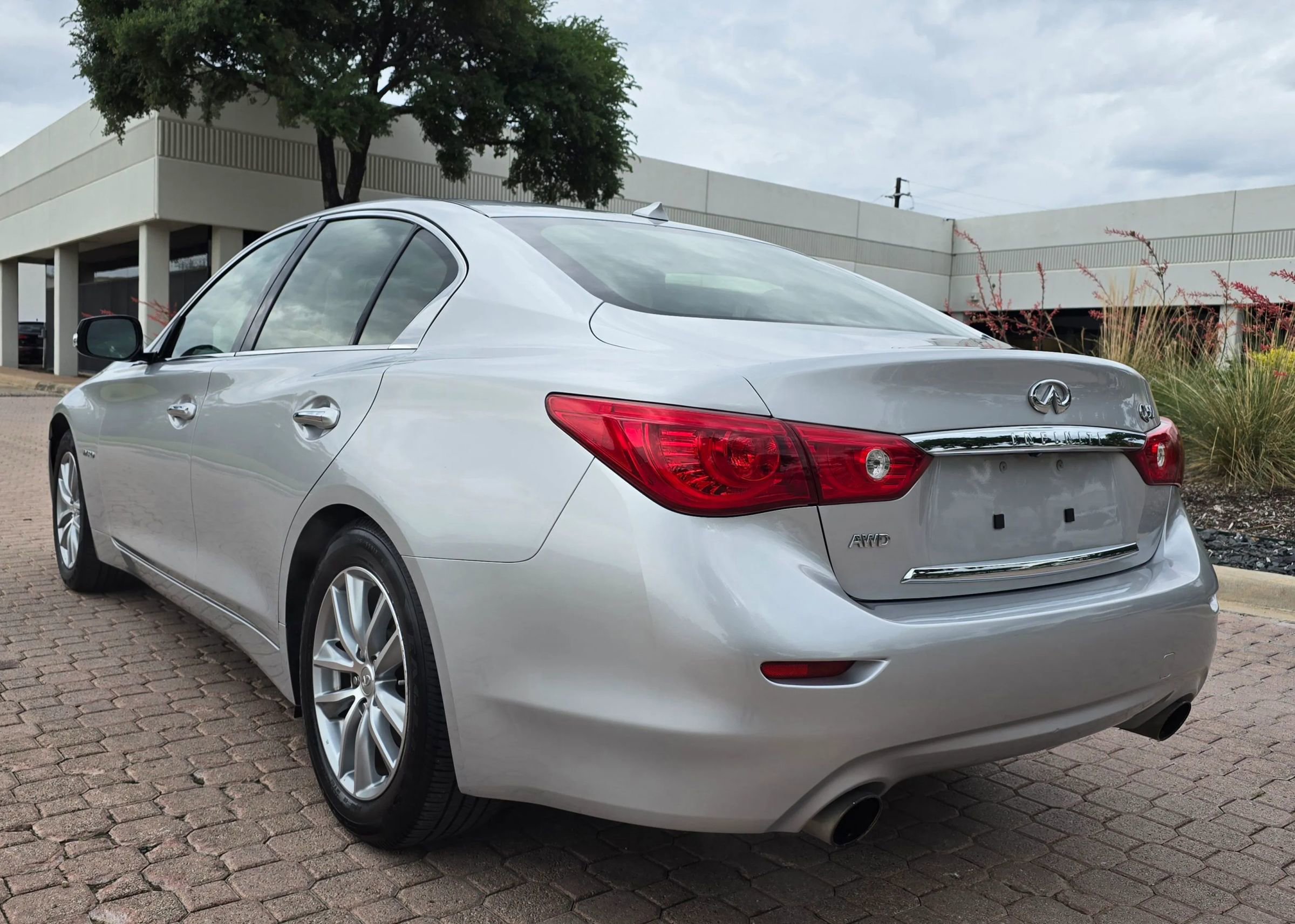 Used 2014 INFINITI Q50 Premium w/ Navigation Package AWD/4WD image 5