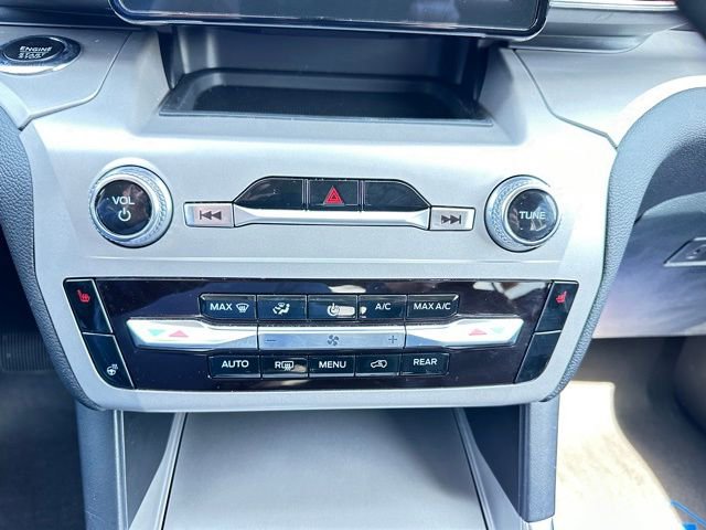 Used 2023 Ford Explorer XLT w/ Equipment Group 202A image 19