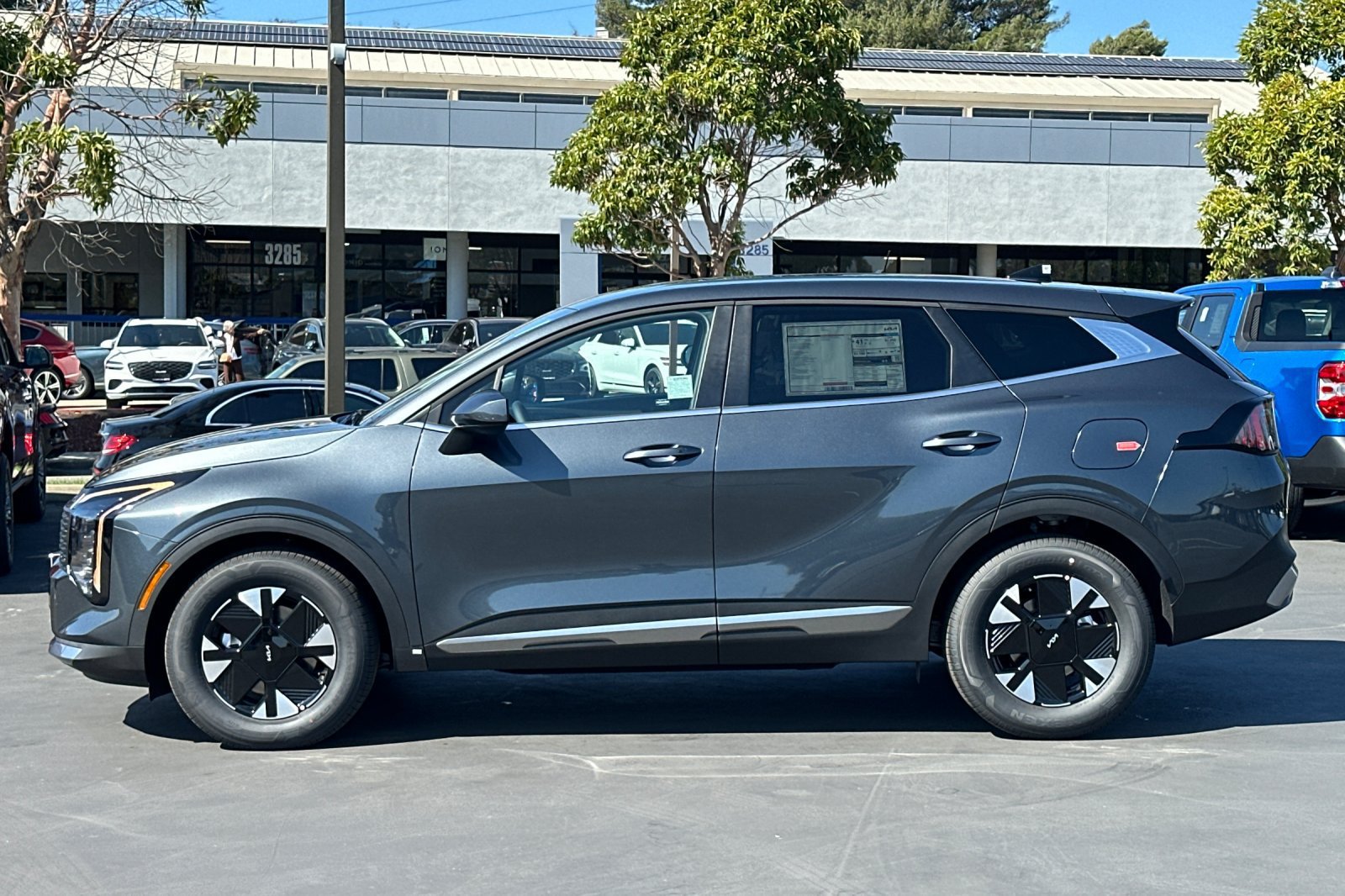 New 2027 Kia Sportage LX FWD image 7