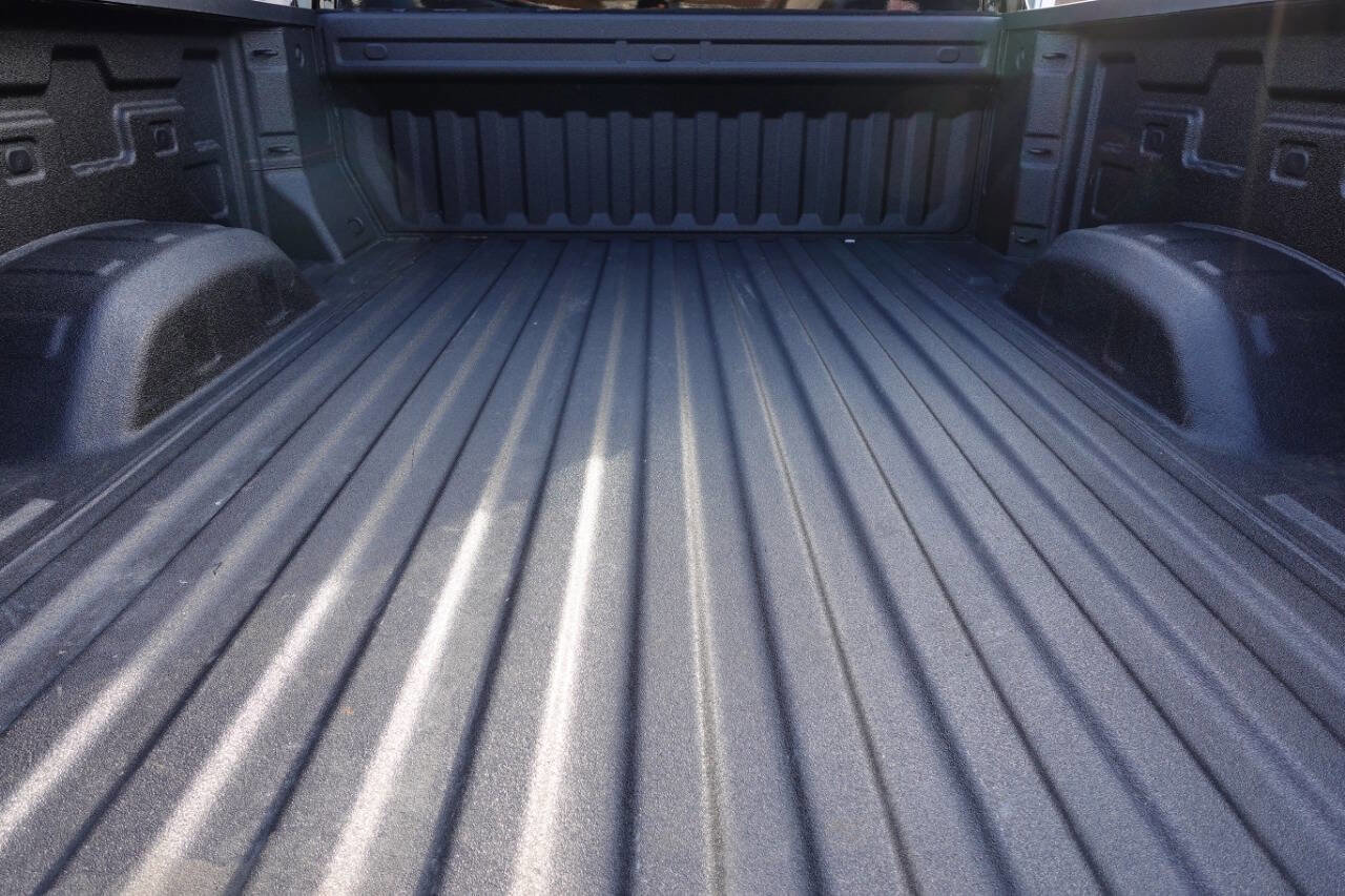 Used 2025 Chevrolet Silverado 2500 Custom w/ Custom Value Package image 21