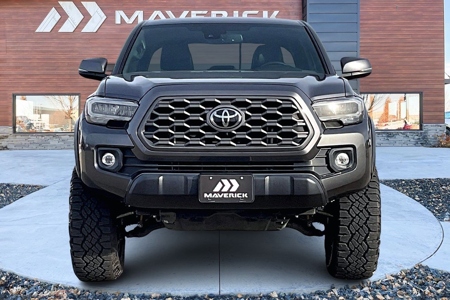 Used 2022 Toyota Tacoma TRD Off-Road image 2