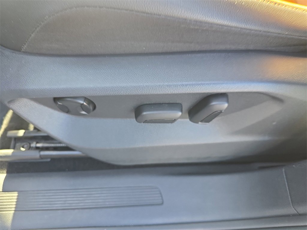 Used 2018 Volkswagen Tiguan SE w/ Panoramic Sunroof Package image 20