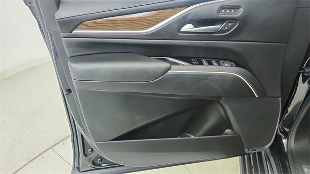 Used 2023 Cadillac Escalade ESV Sport Platinum w/ LPO, ONYX Package image 40