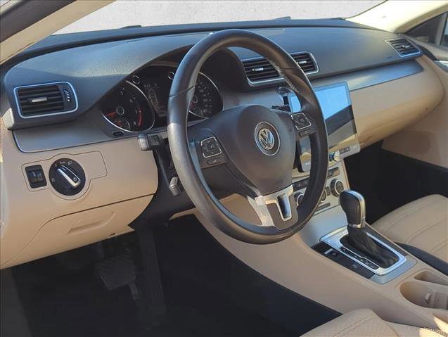 Used 2013 Volkswagen CC Lux image 9