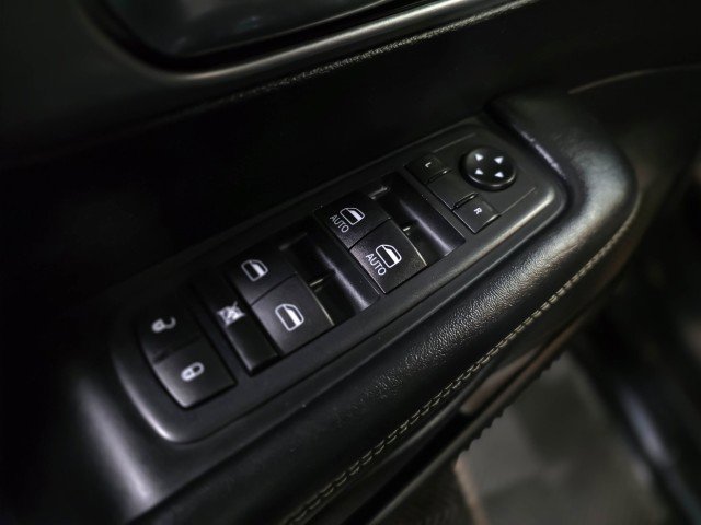 Used 2020 Chrysler Pacifica Touring w/ S Appearance Package image 32