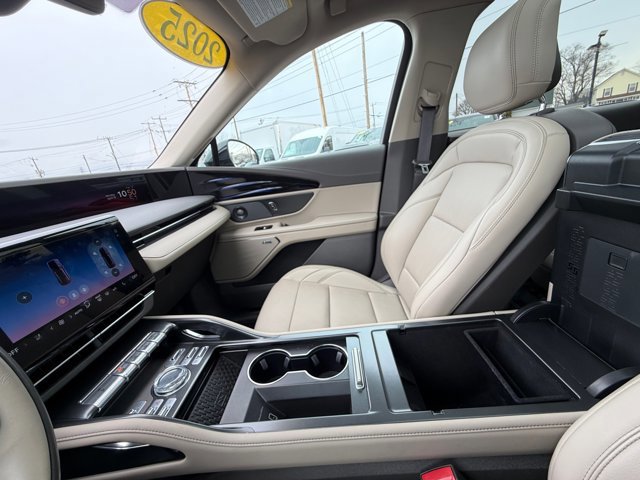 Used 2025 Lincoln Nautilus Premier w/ Equipment Group 102A image 38