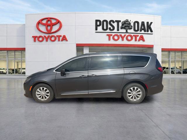 Used 2017 Chrysler Pacifica Touring-L image 7