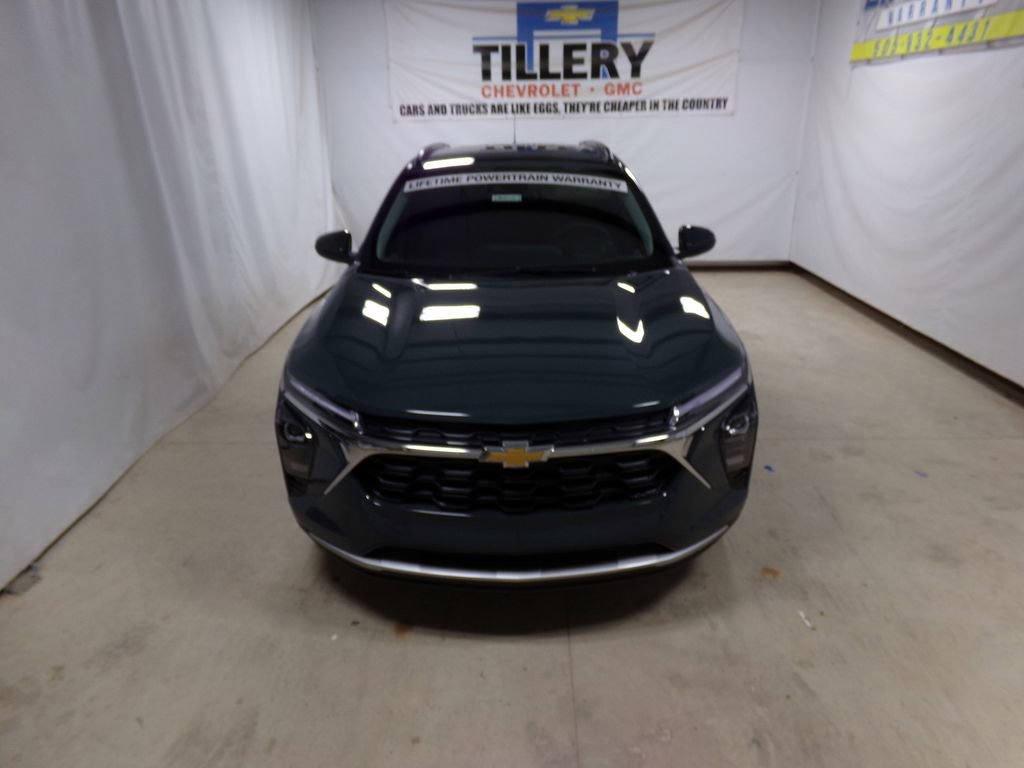 New 2025 Chevrolet Trax LT w/ Driver Confidence Package image 2