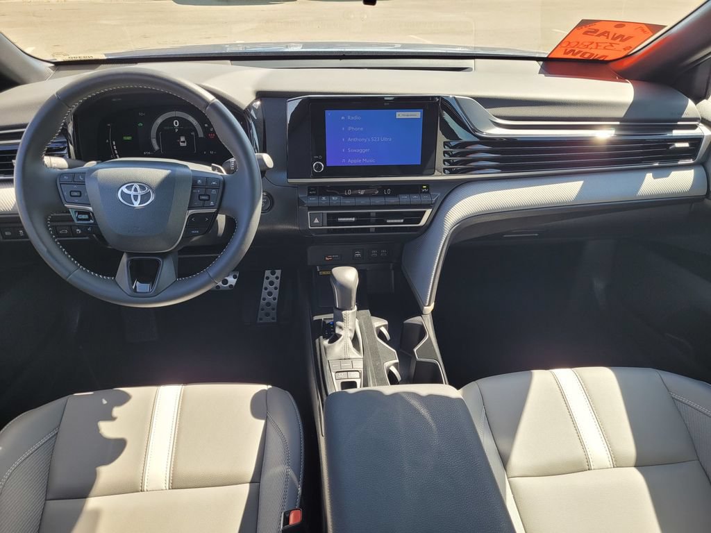 Used 2025 Toyota Camry SE AWD/4WD image 9