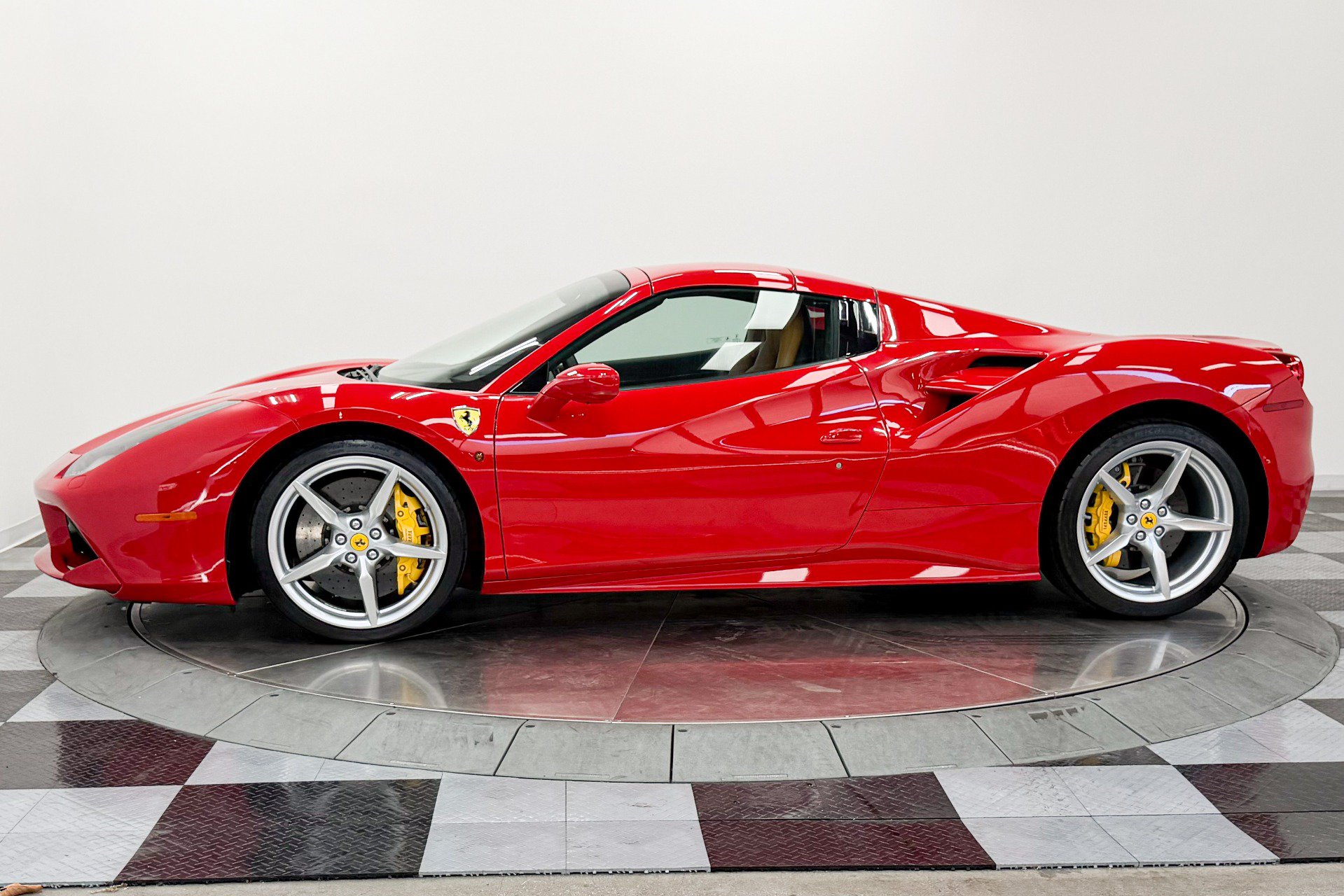 Used 2018 Ferrari 488 Spider RWD image 16