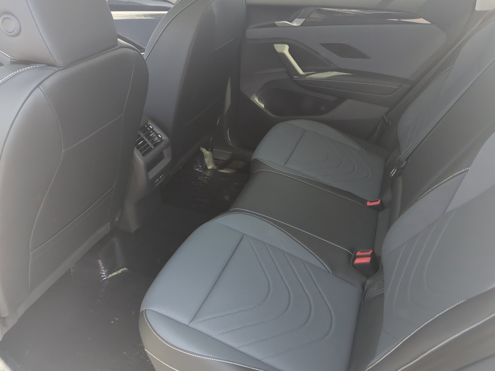 New 2025 Volkswagen Tiguan SE image 17