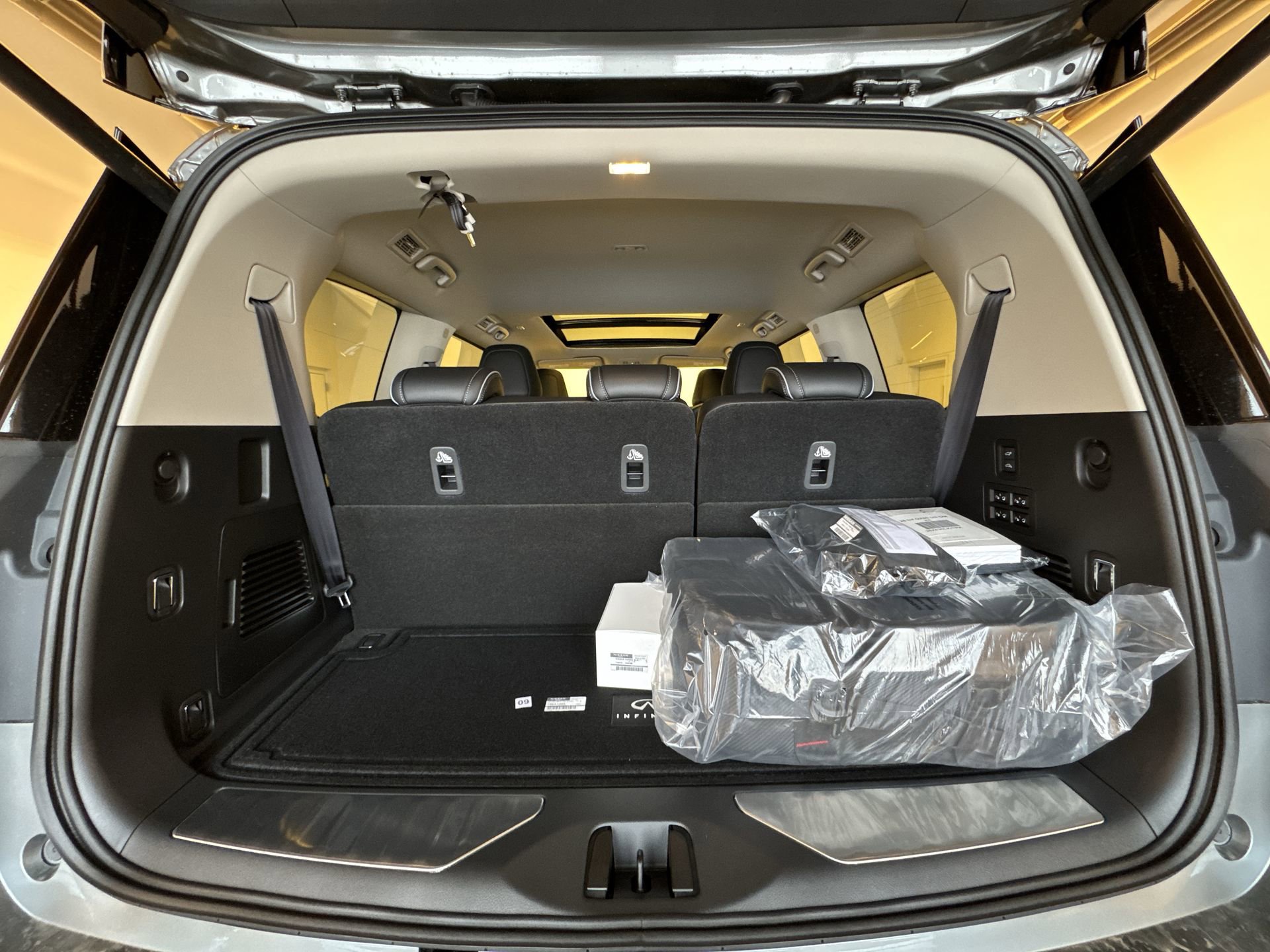 New 2026 INFINITI QX80 Luxe w/ Cargo Package AWD/4WD image 25