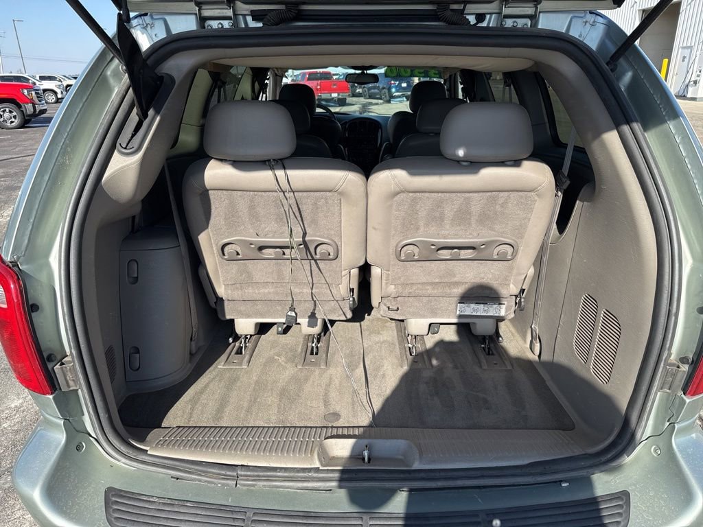 Used 2003 Chrysler Town & Country Limited AWD/4WD image 9