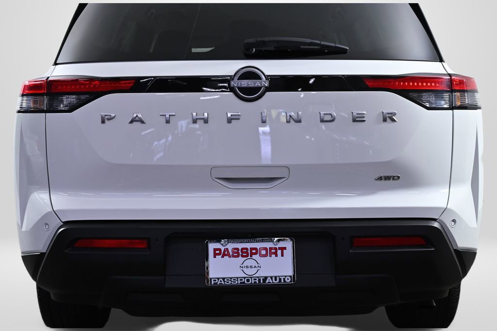 Used 2025 Nissan Pathfinder SV image 9