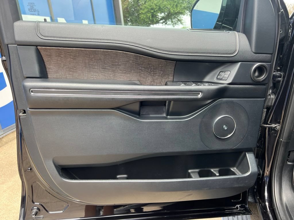 Used 2019 Ford Expedition Limited w/ Equipment Group 301A RWD image 26