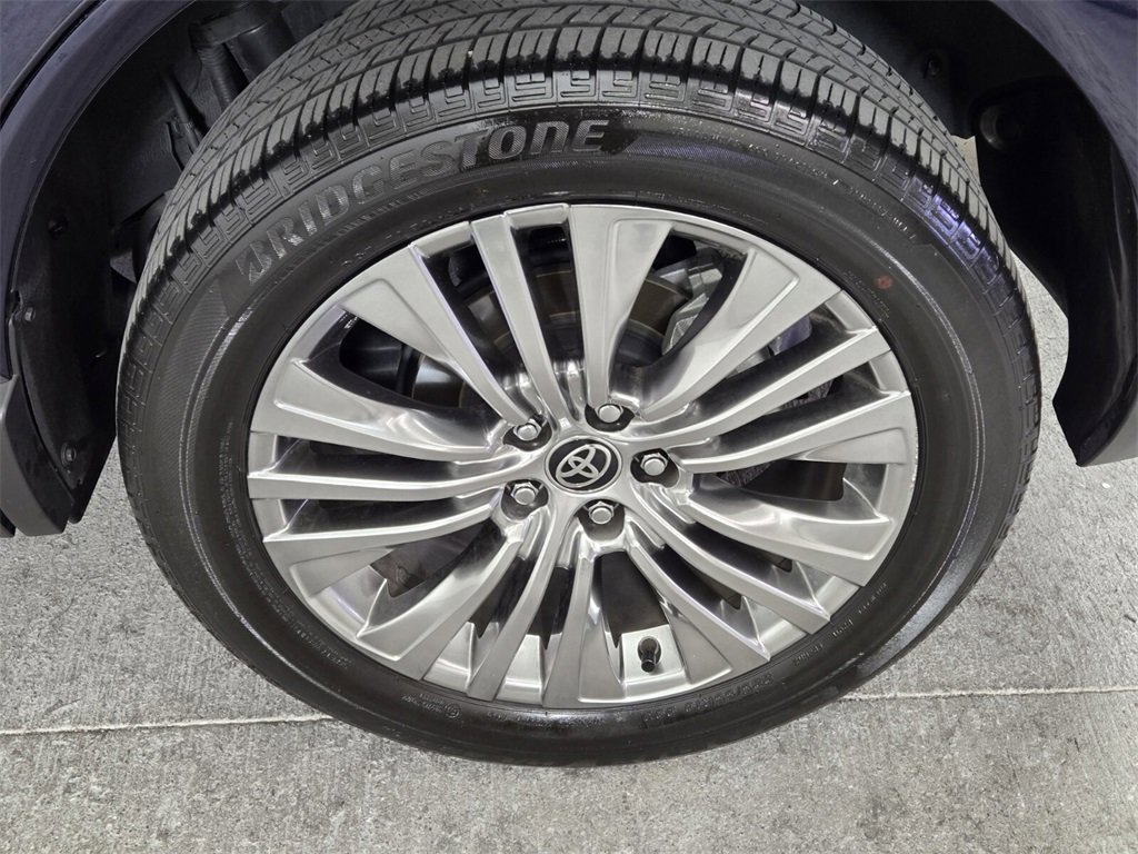 Used 2021 Toyota Venza Limited w/ Advanced Technology Package image 11