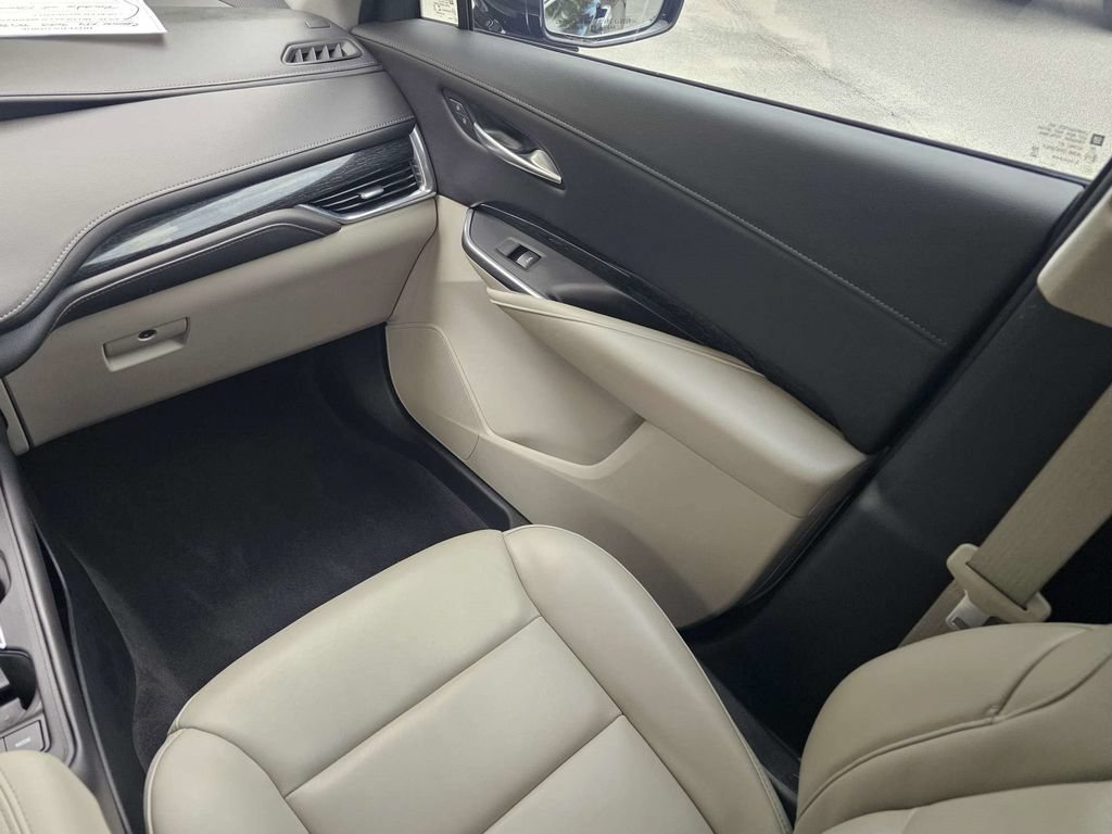 Used 2023 Cadillac XT4 Premium Luxury FWD image 19