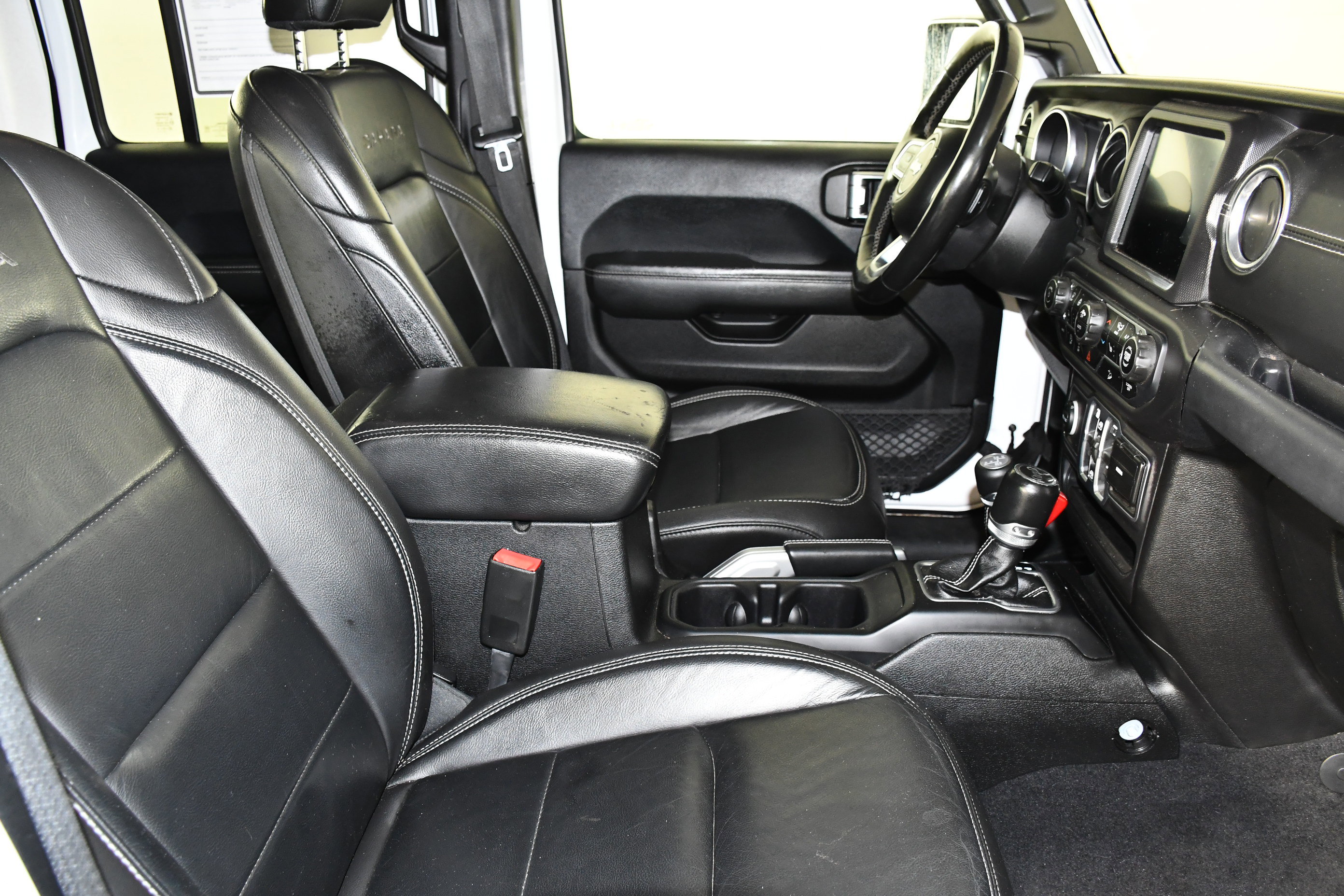 Used 2018 Jeep Wrangler Unlimited Sahara w/ Uconnect 4C Nav & Sound Group image 41
