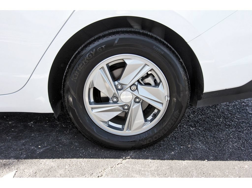 Certified 2026 Hyundai Elantra SE FWD image 32