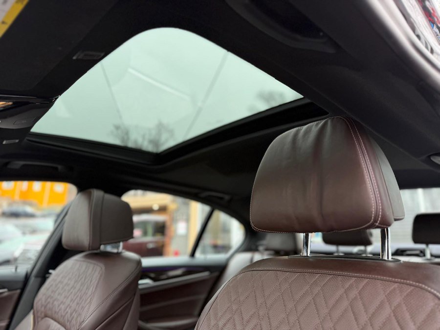 Used 2018 BMW 530e RWD image 17