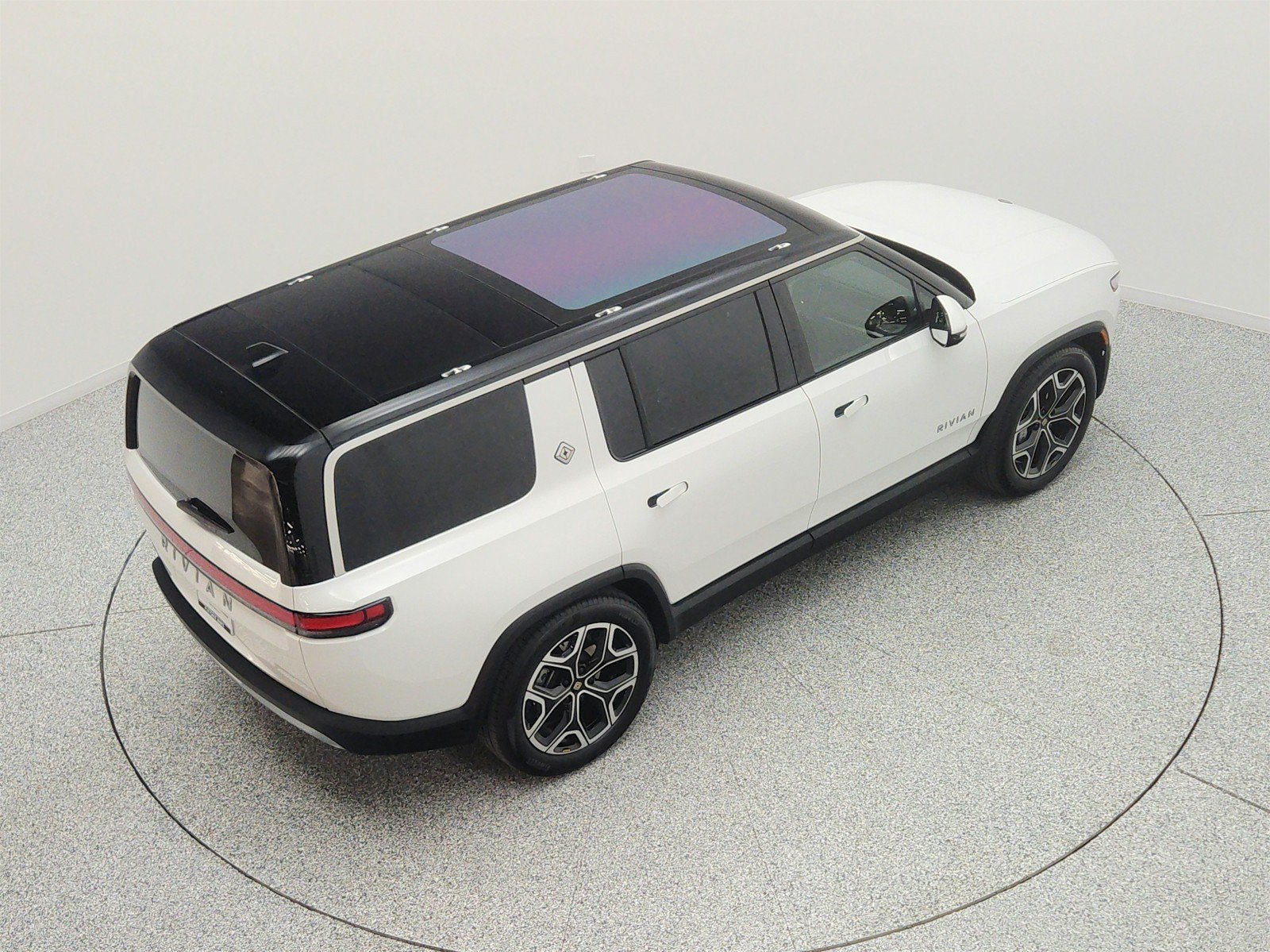 Used 2025 Rivian R1S Adventure AWD/4WD image 26