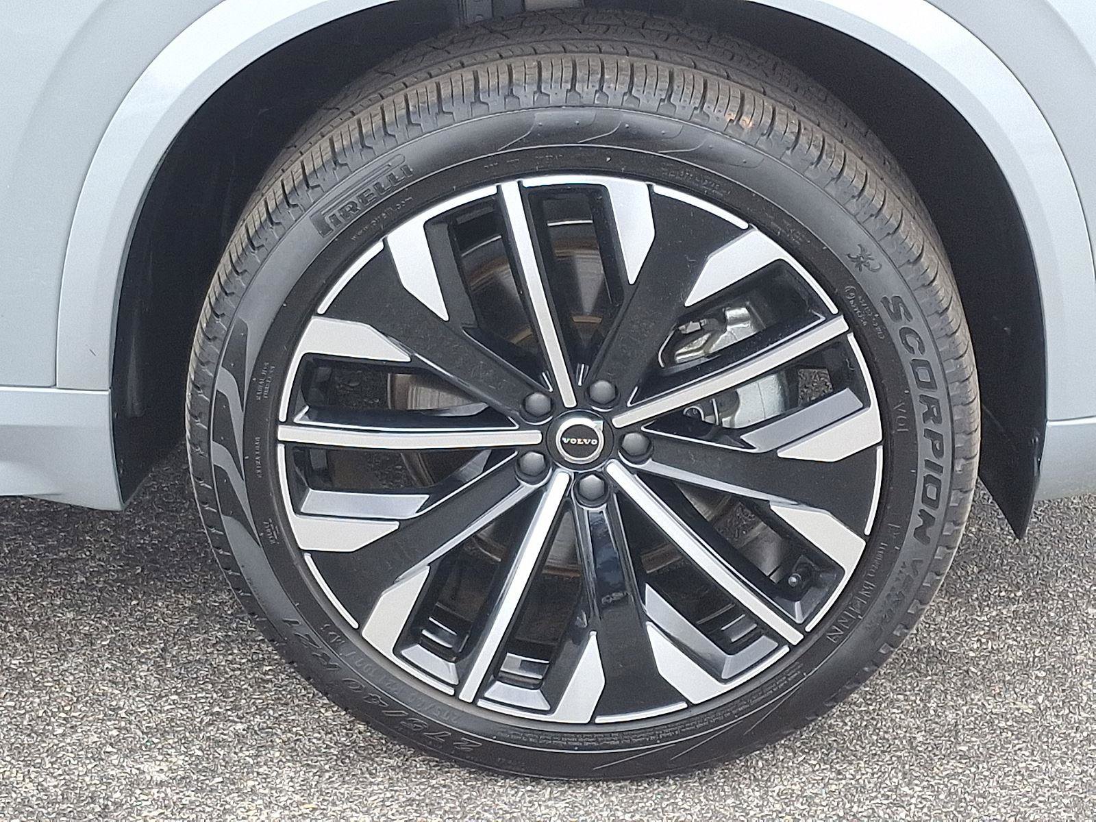 Certified 2025 Volvo XC90 B6 Plus image 8