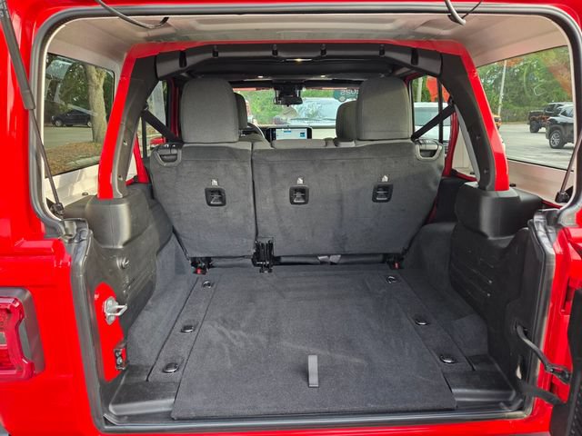 Used 2025 Jeep Wrangler Unlimited Sahara AWD/4WD image 19