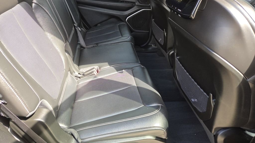 Used 2023 Jeep Grand Cherokee L Limited w/ Luxury Tech Group II image 34